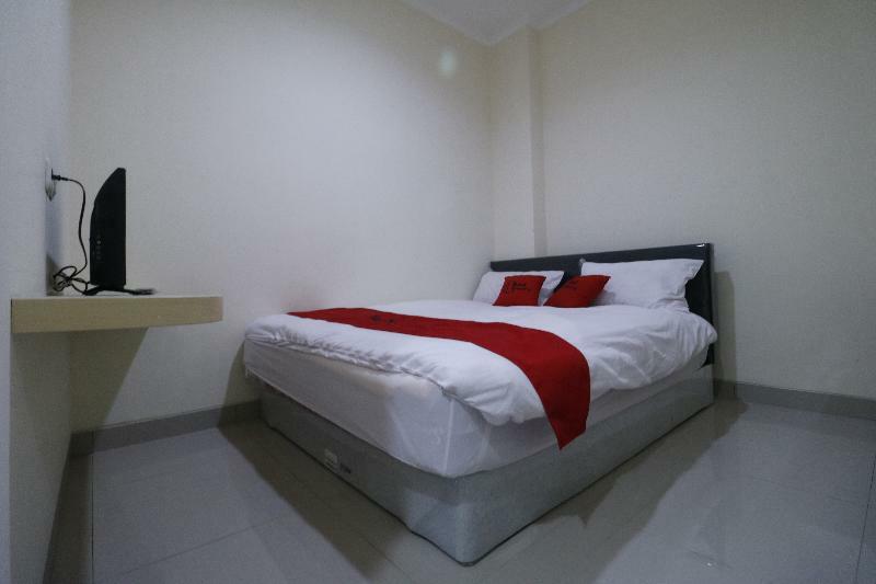 Reddoorz Plus Near Mall Ciputra Джакарта Экстерьер фото